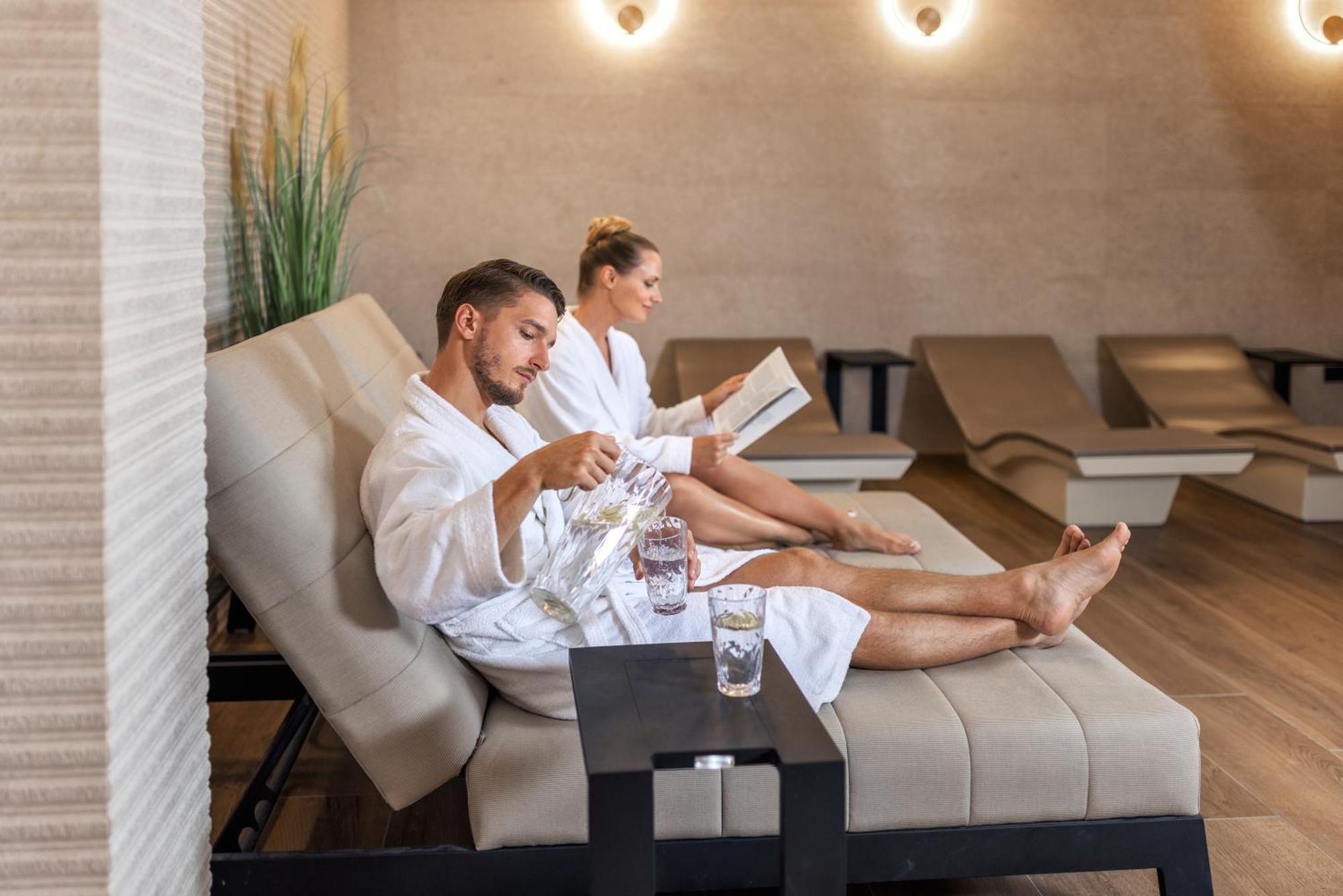 힐튼 리예카 코스타벨라 비치 리조트 앤 스파 외부 사진 Spa