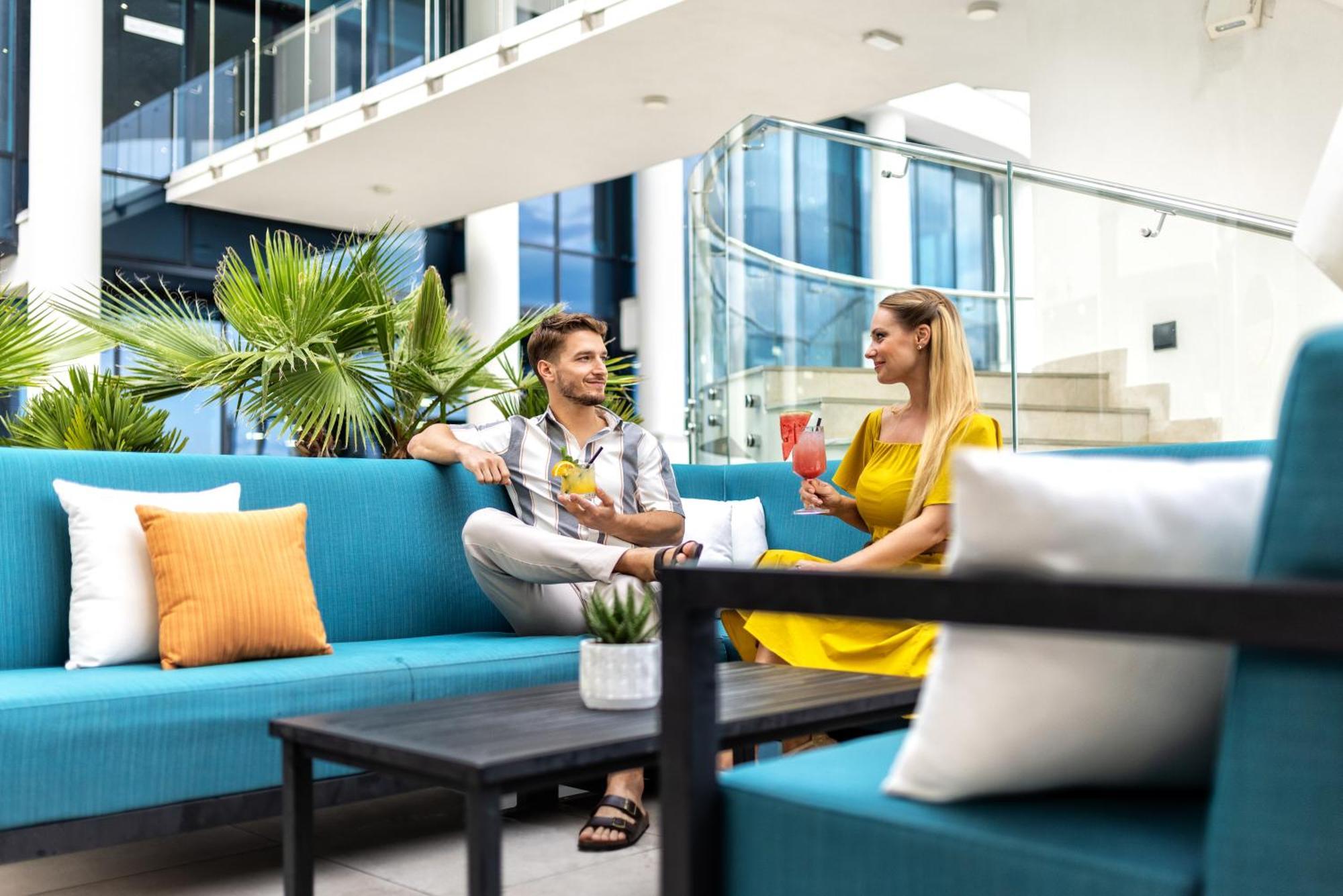 힐튼 리예카 코스타벨라 비치 리조트 앤 스파 외부 사진 The lobby of the hotel