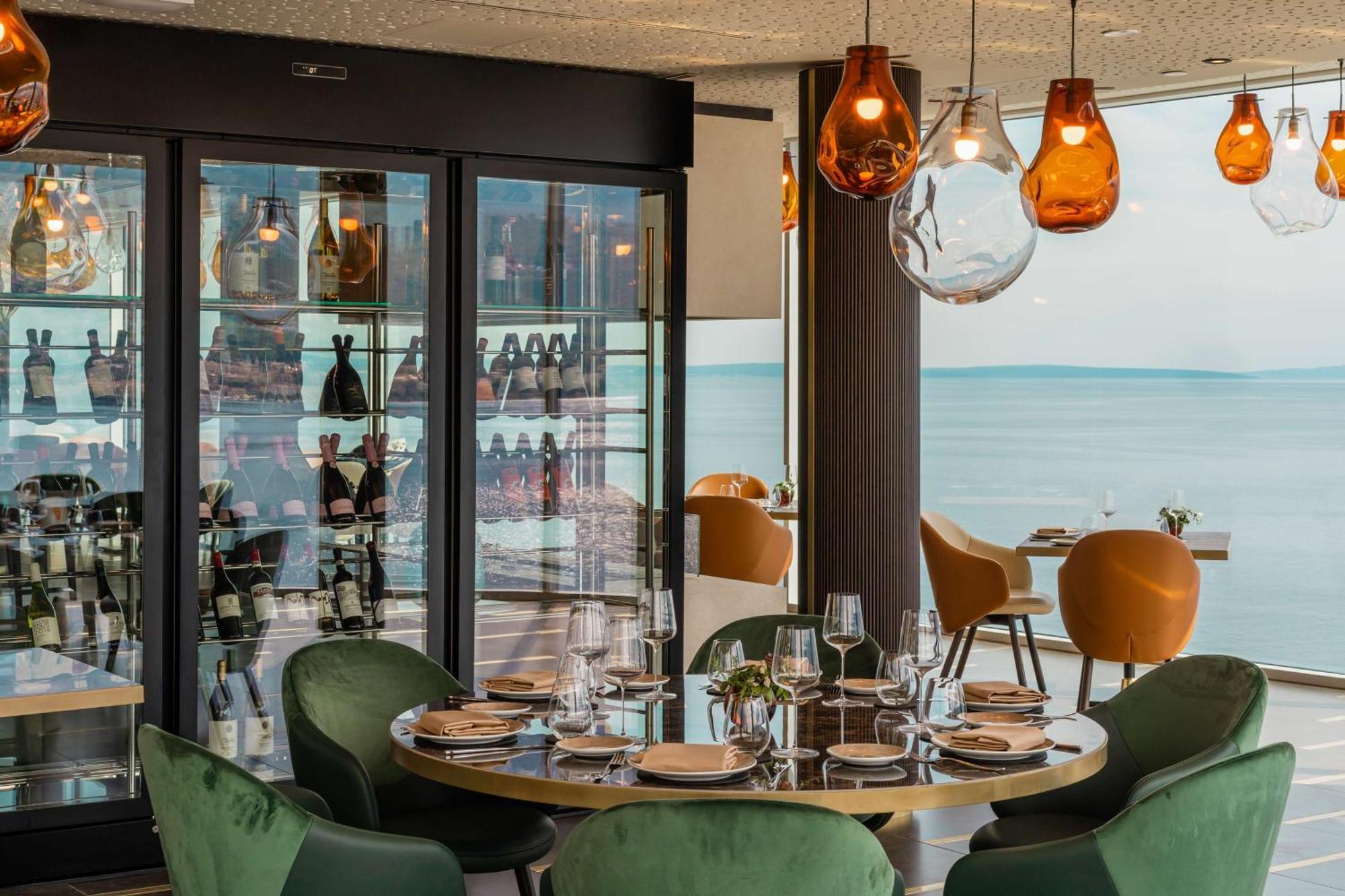힐튼 리예카 코스타벨라 비치 리조트 앤 스파 외부 사진 The restaurant