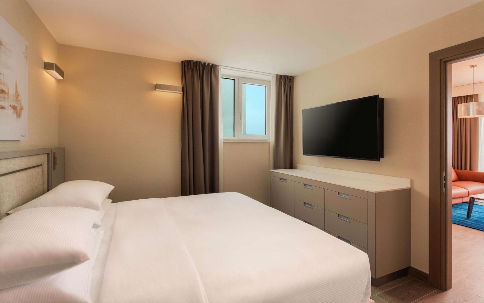 힐튼 리예카 코스타벨라 비치 리조트 앤 스파 외부 사진 A bedroom at the hotel
